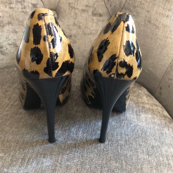 Gianni Bini Patent Leopard Print Heels - Picture 4 of 9
